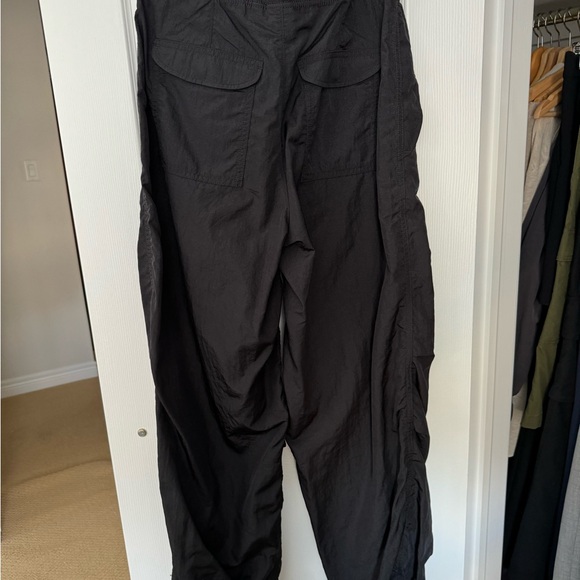 Aritzia TNA aviator cargo pants, size XS, colour:black - Picture 5 of 5